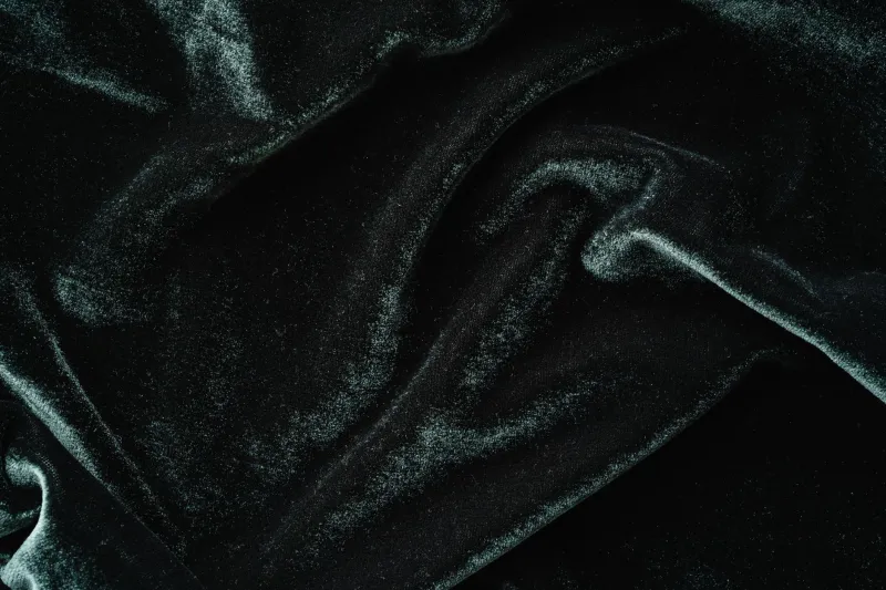 Before the Mirror, the Fingertips: The Lost Art of Reading Fabric by Hand